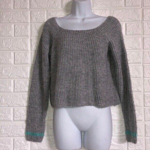 Fashion Nova cropped Soft gray sweater with aqua stripe On Sleeve Women’s Size S - Picture 3 of 9
